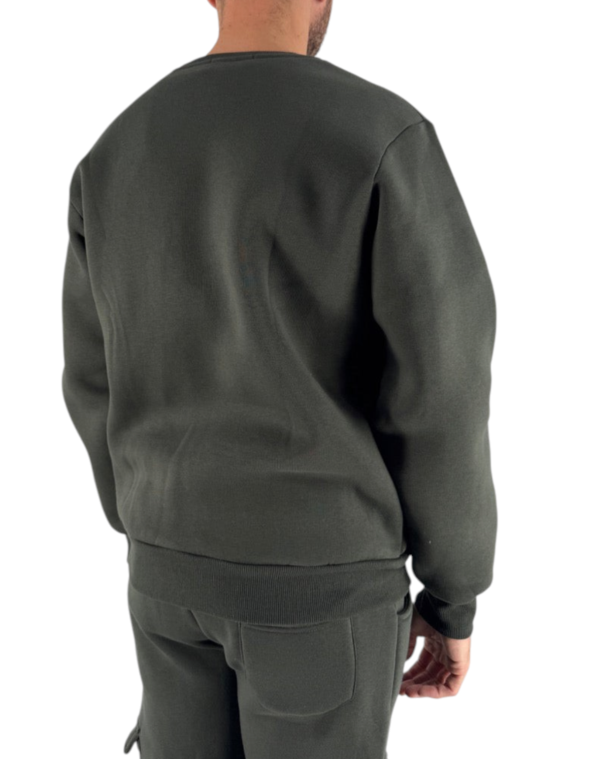 Vista posteriore di un uomo che indossa la felpa girocollo Ko Samui Repocket in misto cotone color verde militare