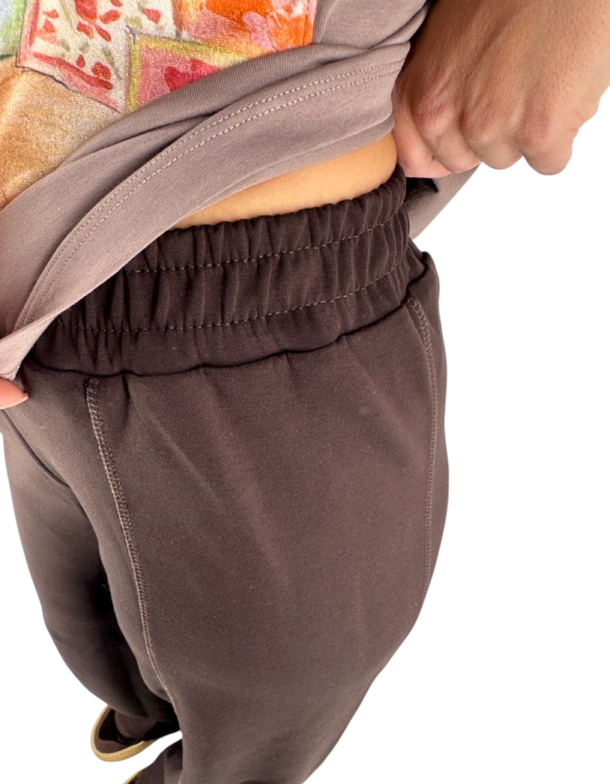Pantaloni felpa loose fit marroni in misto viscosa elasticizzato di Ko Samui con vita alta elastica
