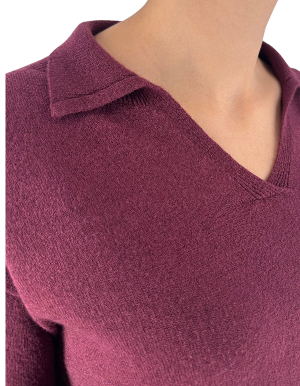 Maglione collo polo Manila Grace color Port Royale indossato, dettaglio del colletto e della trama in maglia