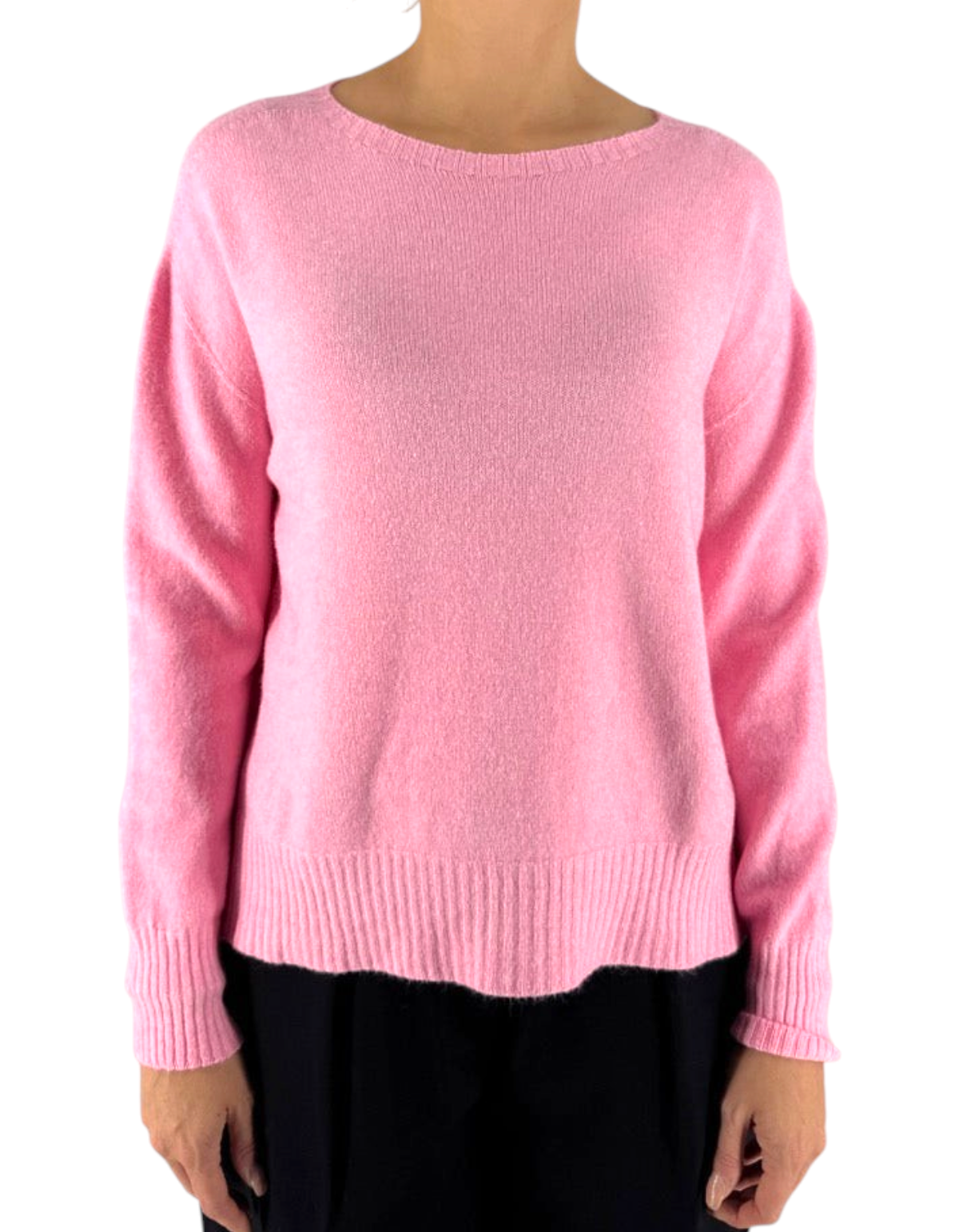 Maglione Manila Grace rosa candy con scollo a barca, vestibilità morbida, maniche lunghe e bordi a costine
