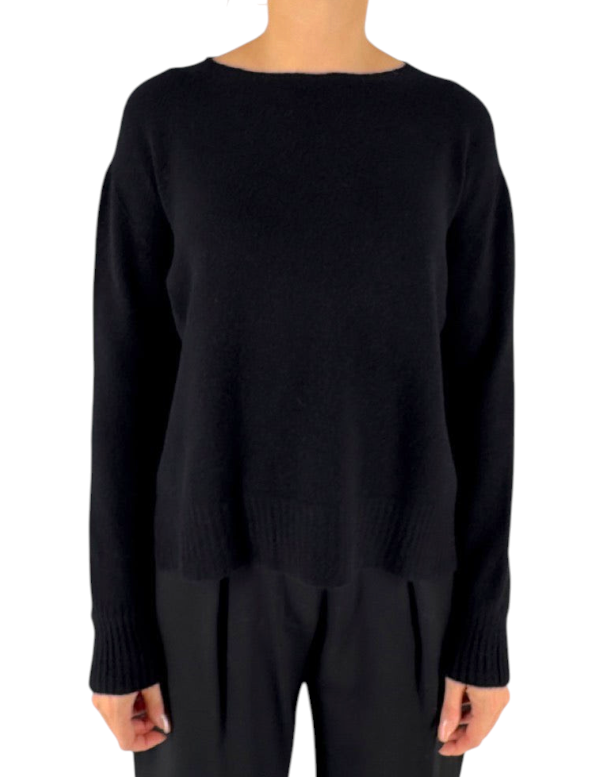 Maglione Manila Grace color meteorite con scollo a barca, maniche lunghe e finiture a costine, vestibilità morbida