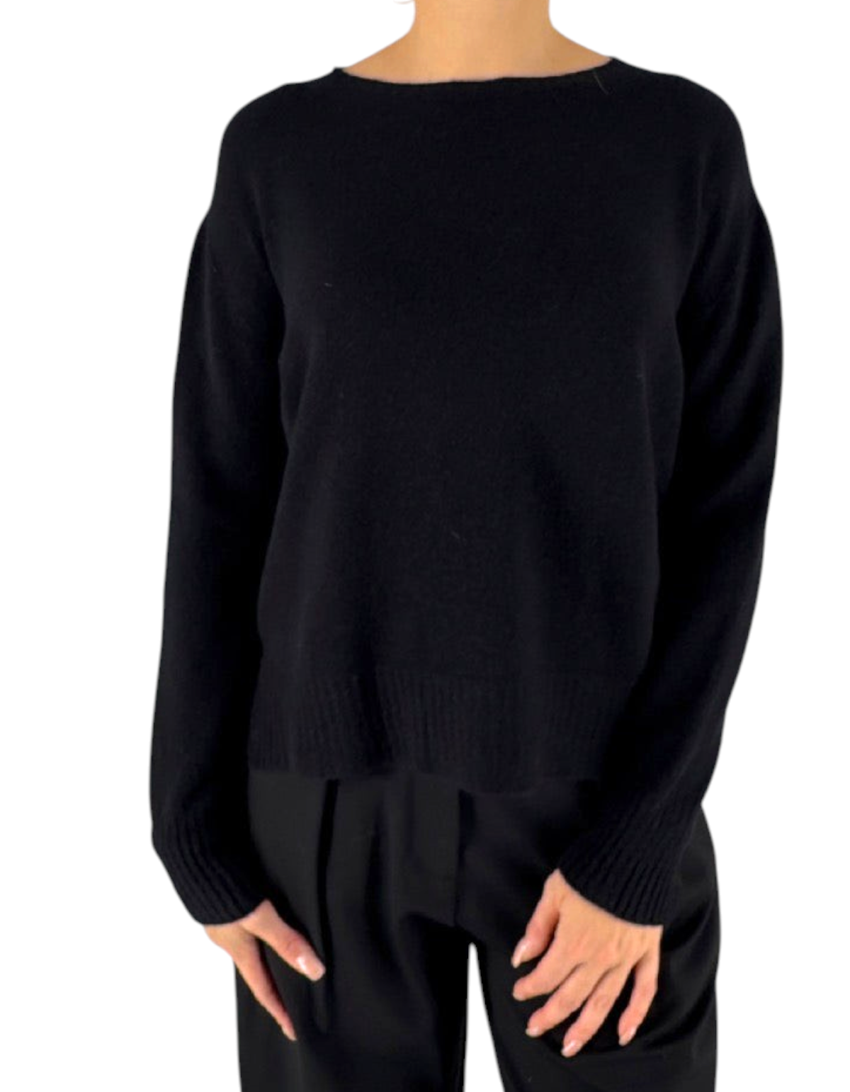 Maglione Manila Grace color meteorite con scollo a barca, vestibilità morbida e finiture a costine su polsi e fondo.