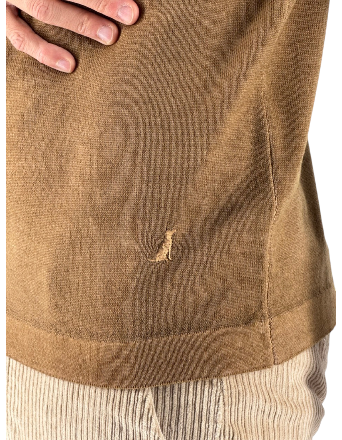 Maglia girocollo DevidLabel Stockholm in lana Merinos color nocciola con dettaglio ricamato