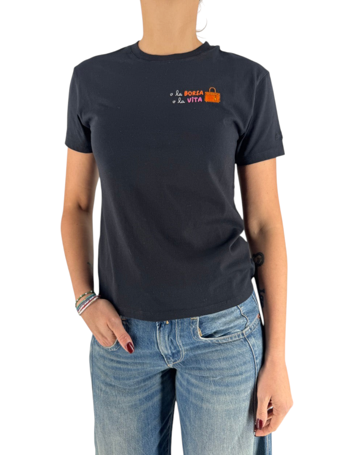 T-shirt nera in cotone DevidLabel modello Emilie W con ricamo colorato sul petto e girocollo