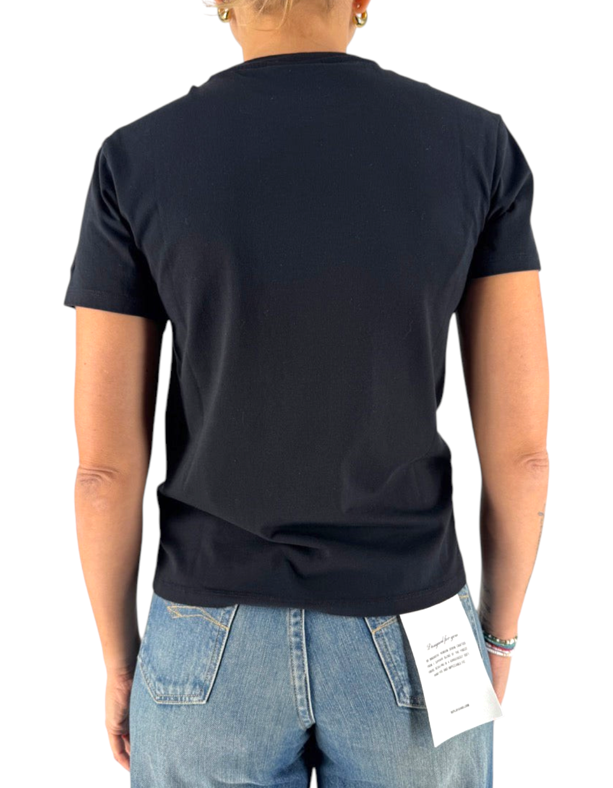T-shirt donna DevidLabel Emilie W nera in cotone vista posteriore indossata con jeans