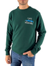 Modello DevidLabel indossa maglione girocollo verde in lana e cashmere con ricamo auto blu I Hate Mountains