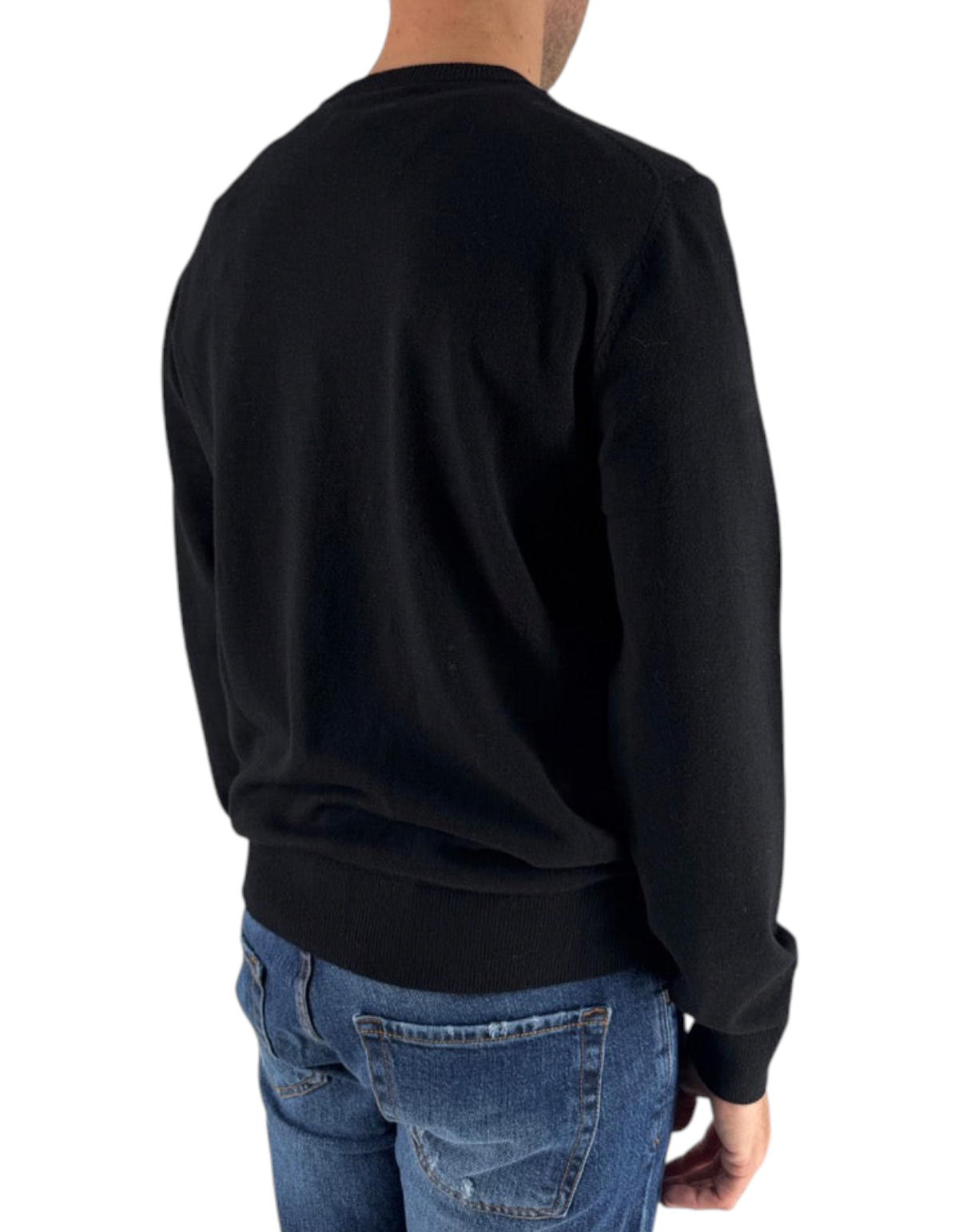 Modello indossa maglione nero DevidLabel Heron Light Scrooge Volo con girocollo, vista posteriore