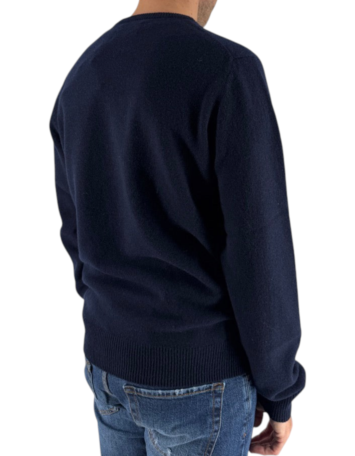 Vista posteriore del maglione girocollo DevidLabel Regent in lana blu notte indossato con jeans