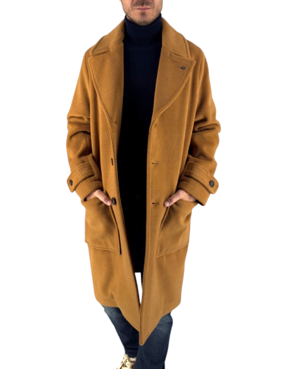 Modello indossa cappotto over Distretto 12 Manchester color cammello in misto lana con vestibilità sartoriale