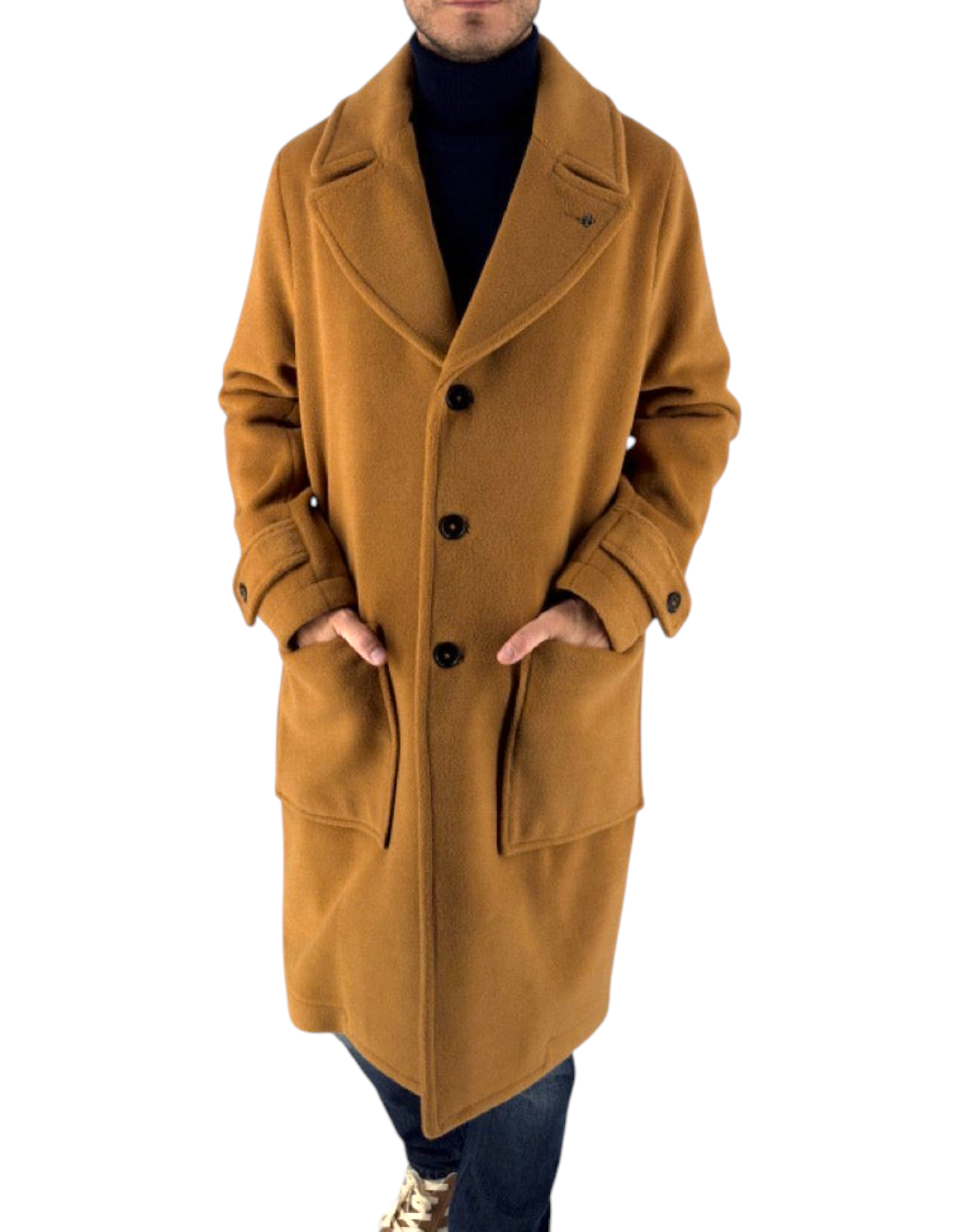 Uomo indossa cappotto over Distretto 12 modello Manchester color cammello in misto lana con tasche frontali