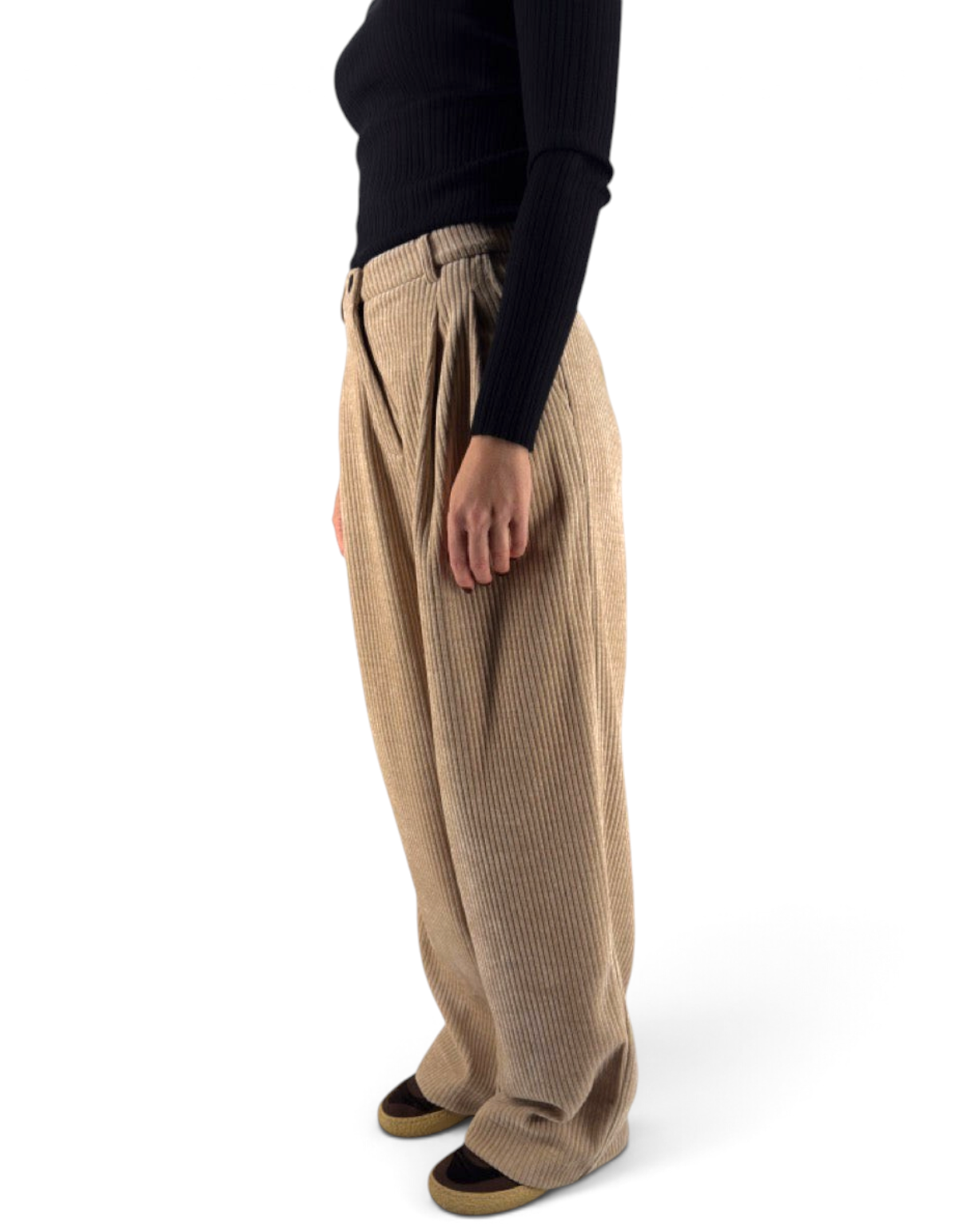 Pantaloni donna Distretto 12 modello Torino in velluto a coste color sabbia con vestibilità regular e vita alta