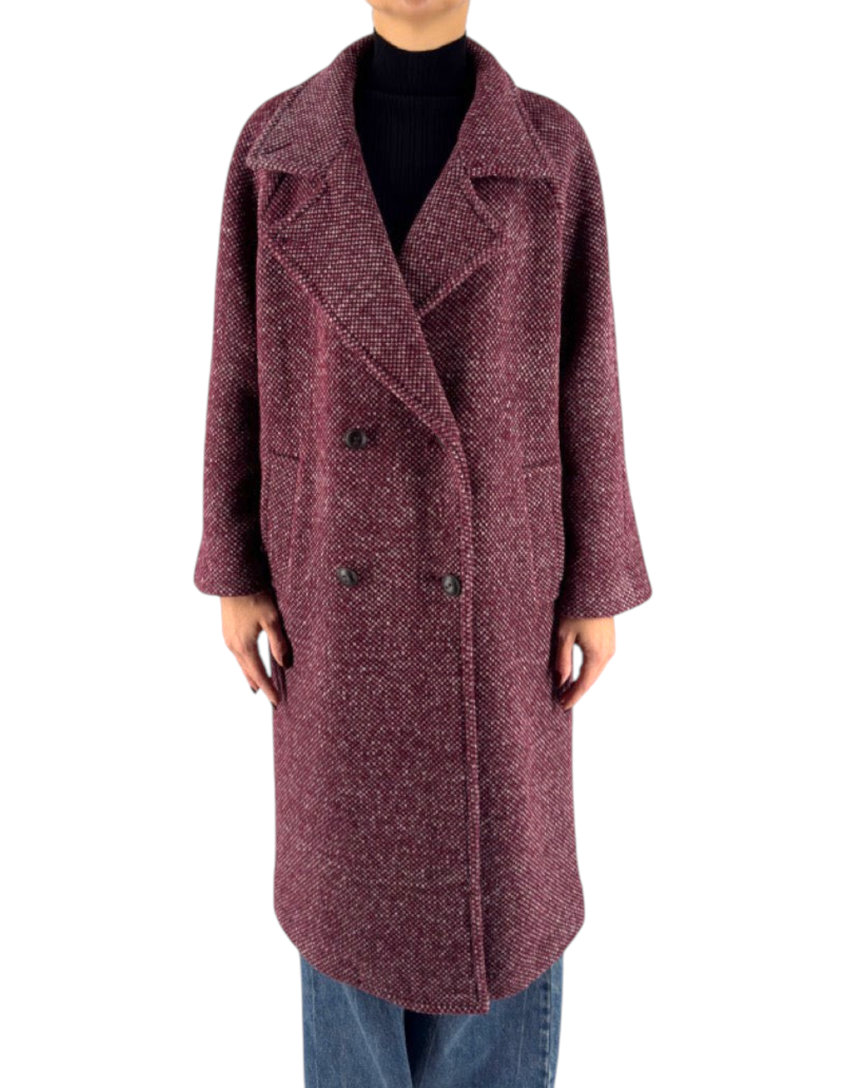 Modella indossa il cappotto oversize Distretto 12 Blasius in misto lana color vino con linea ampia e bottoni frontali