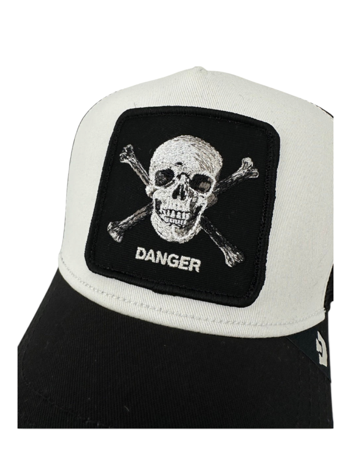 Cappellino trucker DevidLabel Goorin Bros Danger con patch ricamata a forma di teschio e ossa incrociate su fondo dust