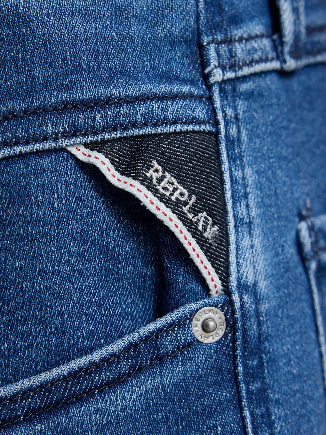 Replay Anbass Slim-Fit Jeans Medium Blue - dettaglio logo