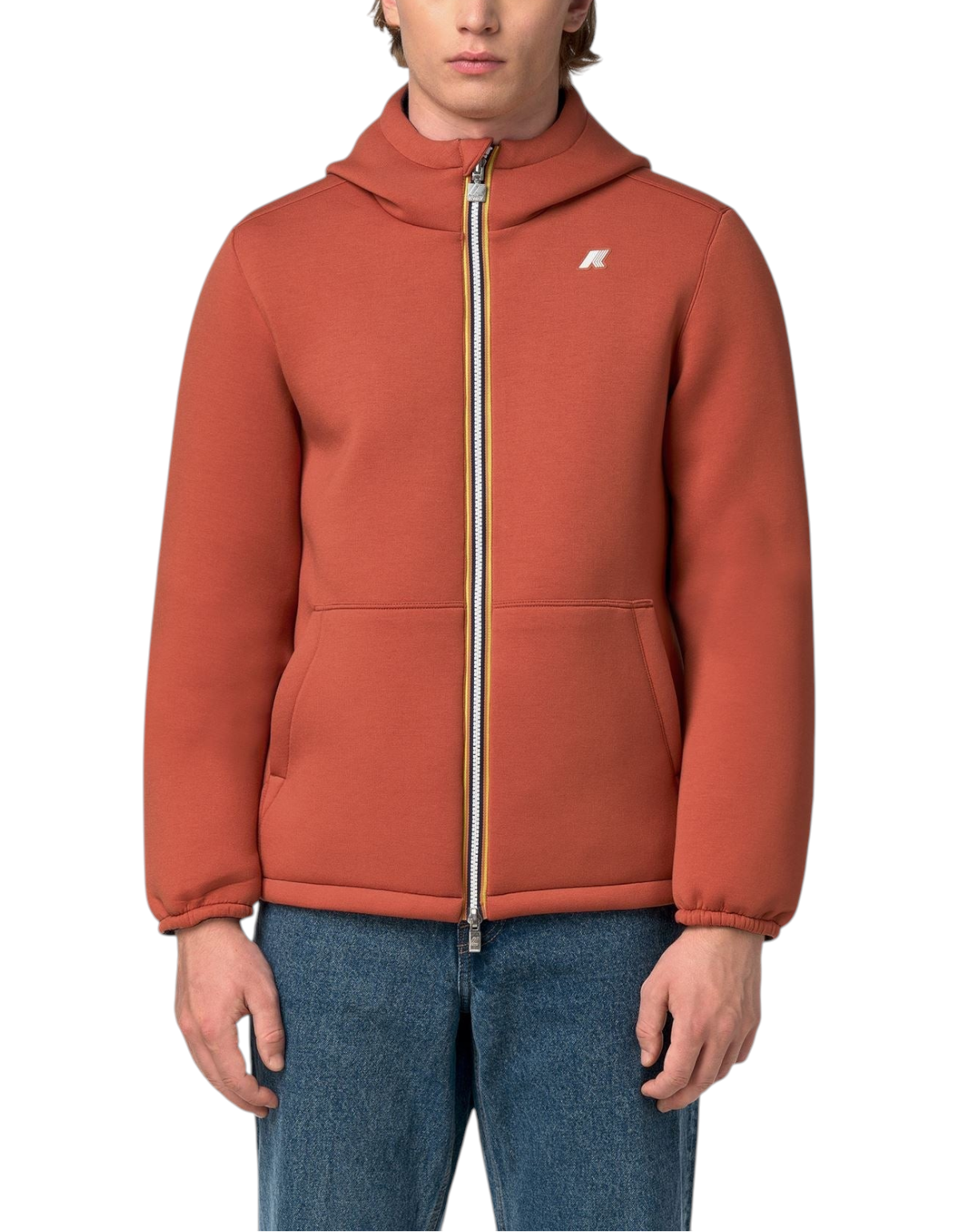 Modello indossa giacca K-Way Jack Spacer Nylon Double color arancio brunito con zip frontale, brand DevidLabel