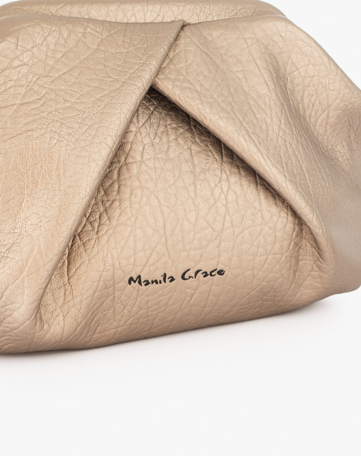 Borsa Manila Grace B823EU Oro FW26 - dettaglio logo e texture
