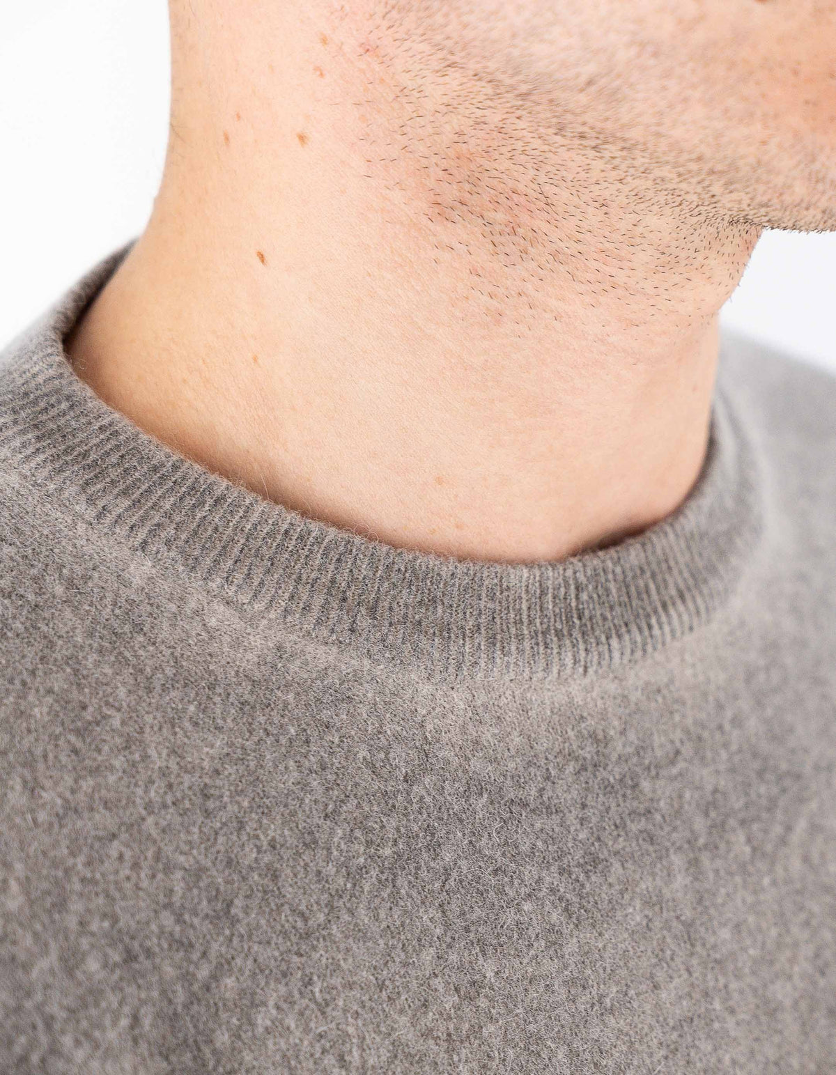 Devid Label Bergen - Maglia Girocollo - Lana Cashmere, Tortora – dettaglio prodotto 3 – Master SKU DL_DL006_TORTORA_CAMPIONE