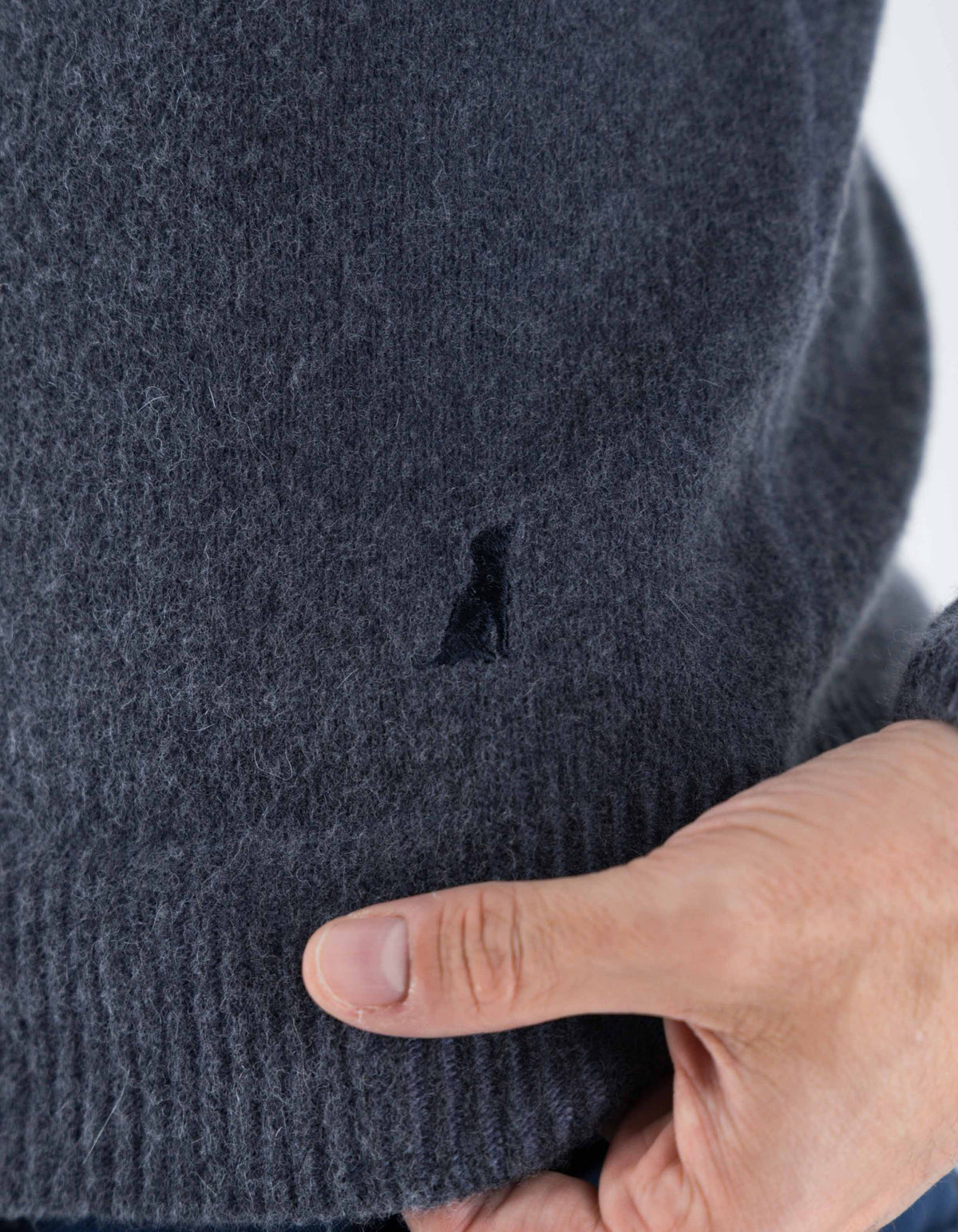 Devid Label Goteborg - Maglia Zip con Cappuccio - Lana Cashmere, Blu Notte – dettaglio prodotto 4 – Master SKU DL_DL010_BLU_NOTTE