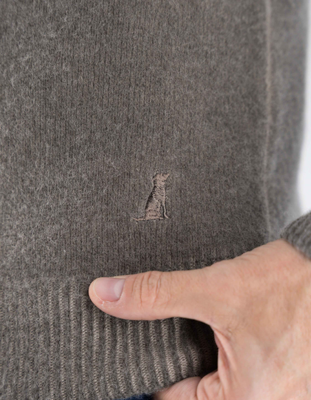 Devid Label Goteborg - Maglia Zip con Cappuccio - Lana Cashmere, Tortora – dettaglio prodotto 3 – Master SKU DL_DL010_TORTORA