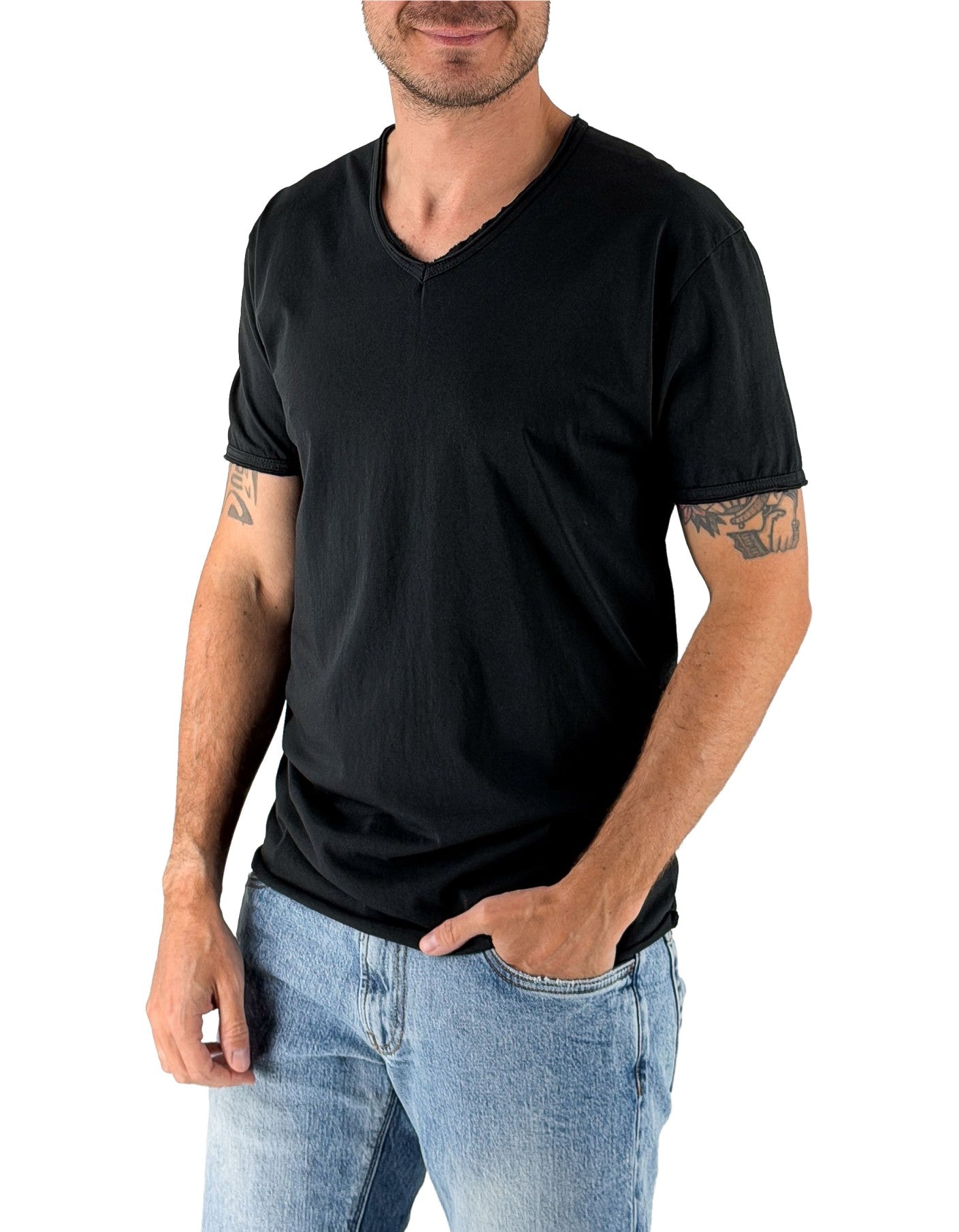 Devid Label Mosca - T-shirt Scollo V - Taglio Vivo, Nero – vista principale – Master SKU DL_MOSCA NERO