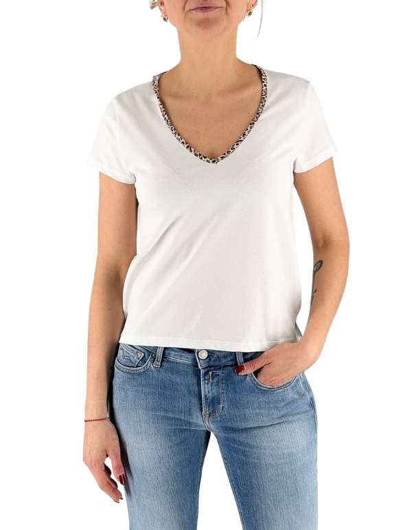 Devid Label Nairobi - T-shirt Scollo V - Leo Print, Bianco – vista principale – Master SKU DL_V COLLAR LEO BIANCO