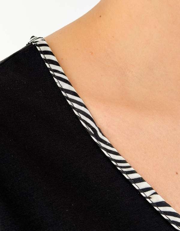 Devid Label Savannah - T-shirt Scollo V - Zebra Print, Nero – dettaglio prodotto 2 – Master SKU DL_V COLLAR ZEBRA NERO