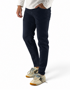 Pantalone uomo DevidLabel modello Globe blu navy in Tencel e cotone stretch con vestibilità slim e gamba affusolata