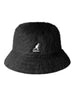 Cappello bucket nero in Furgora peloso di DevidLabel con logo Kangol ricamato sul davanti