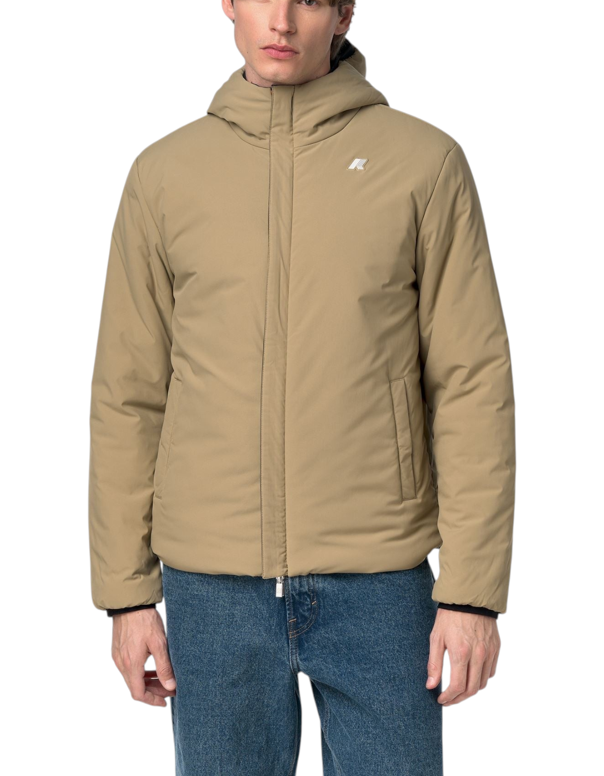 Giacca K-Way Jack ST Warm Double beige khaki indossata da un uomo, design tecnico con cappuccio e logo DevidLabel
