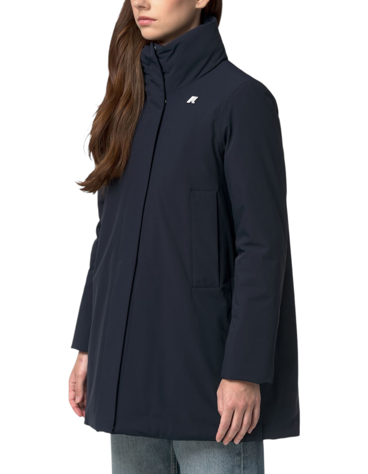 Giacca donna K-Way Marla ST Warm blu scuro Blue Depth indossata, design tecnico invernale con logo DevidLabel