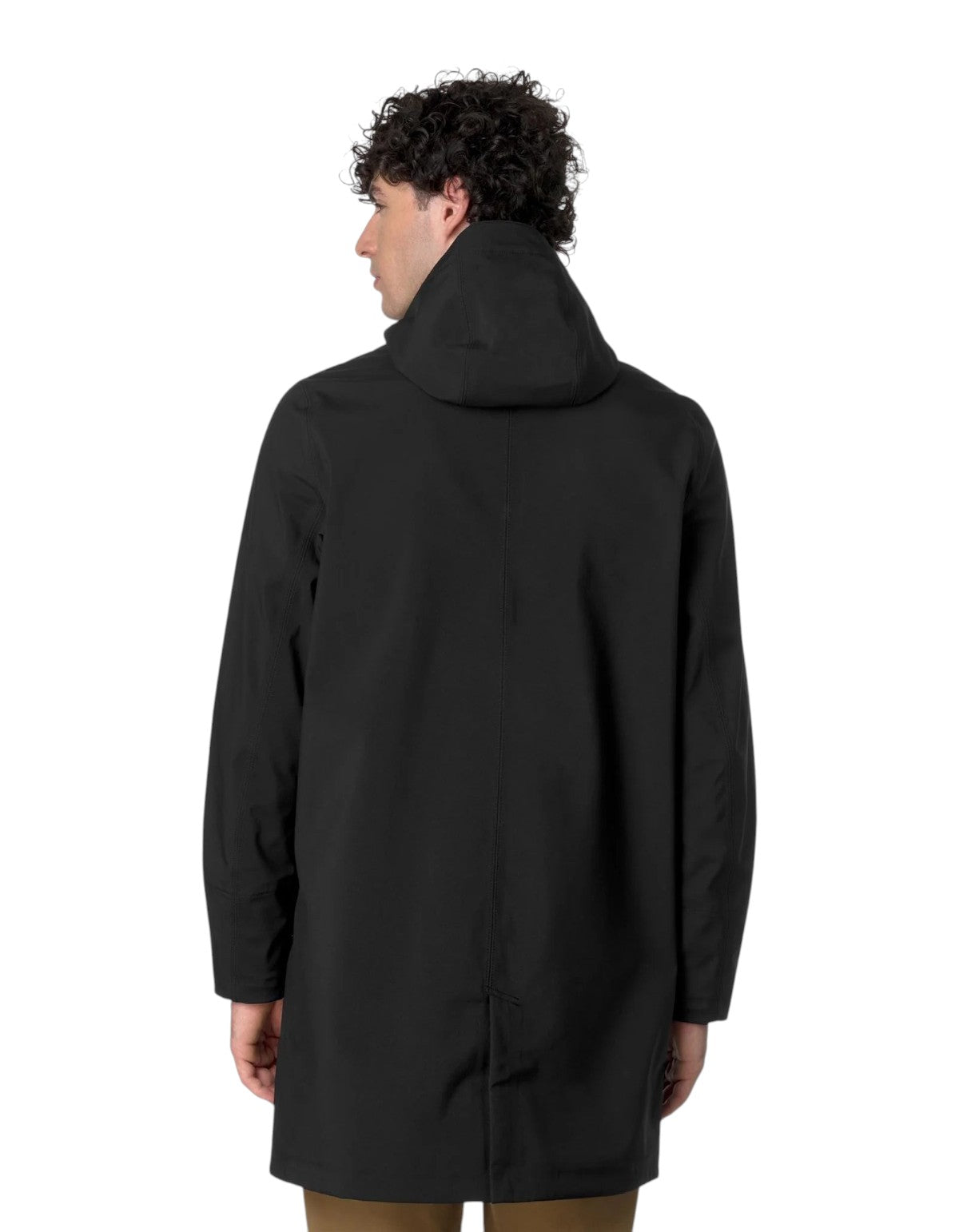 Giacca K-Way Thomas Bonded nera vista posteriore indossata da un modello, collezione DevidLabel autunno inverno.