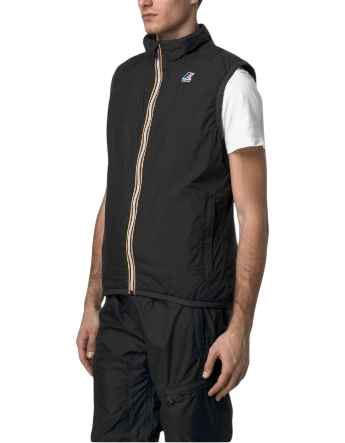 Gilet unisex DevidLabel K-Way Le Vrai 4.0 Rouland Warm nero con zip iconica colorata indossato da un modello
