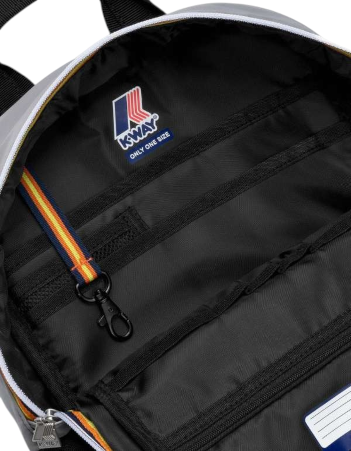 Interno dello zaino DevidLabel K-Way Laon Grey Frost con scomparti organizzativi, logo e gancio portachiavi colorato