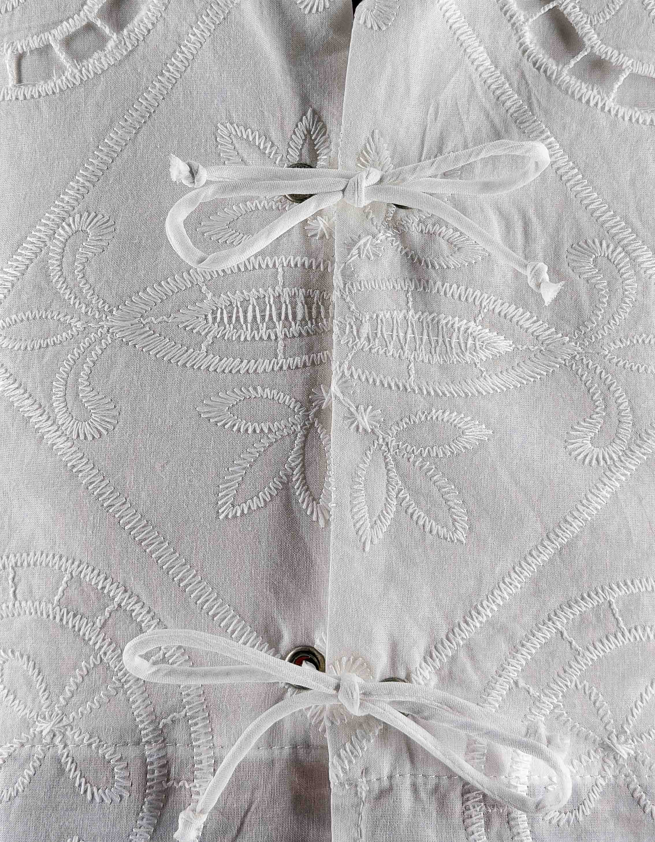Front Street Gilet "Ostuni" Bianco Ricamato – dettaglio prodotto 2 – Master SKU FST_37081_BIANCO