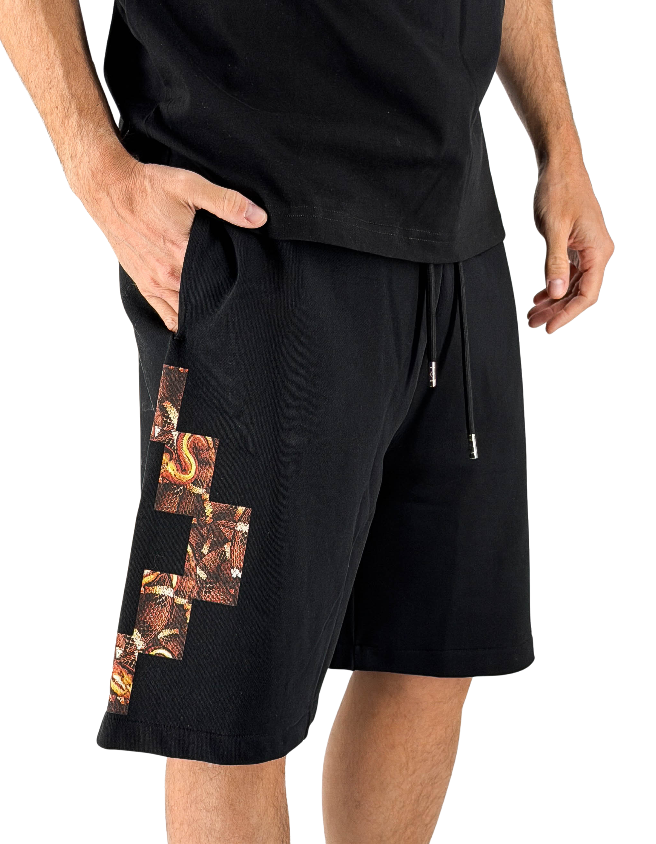 Marcelo Burlon - County Of Milan Bermuda In Felpa Logo Snake Nero – vista principale – Master SKU MBU_S6CMMABE054_110