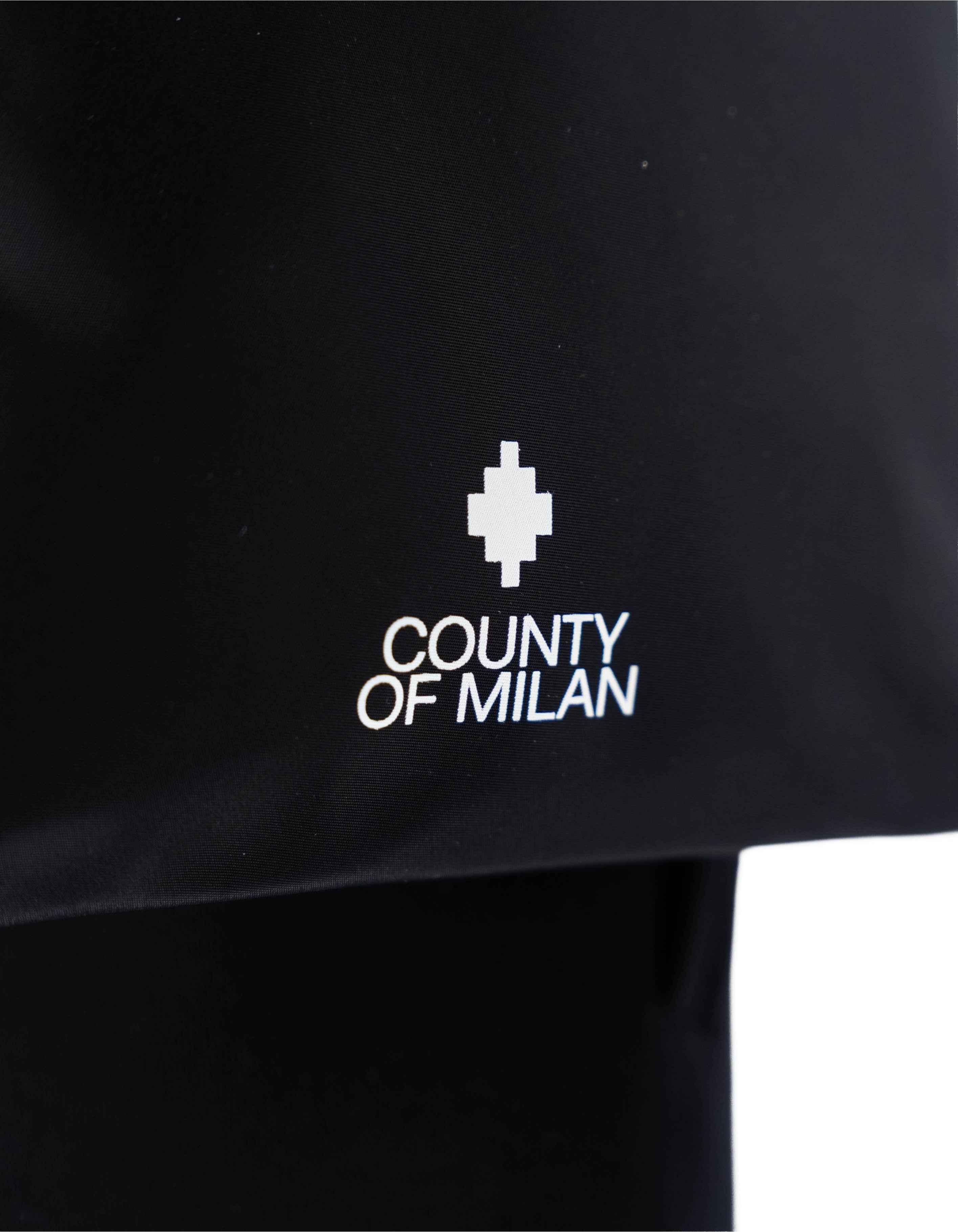 Marcelo Burlon - County Of Milan Borsello A Tracolla In Nylon nero / Bianco – dettaglio prodotto 2 – Master SKU MBU_COMAF250157UNICA0013_UNICANERO_BIANCO