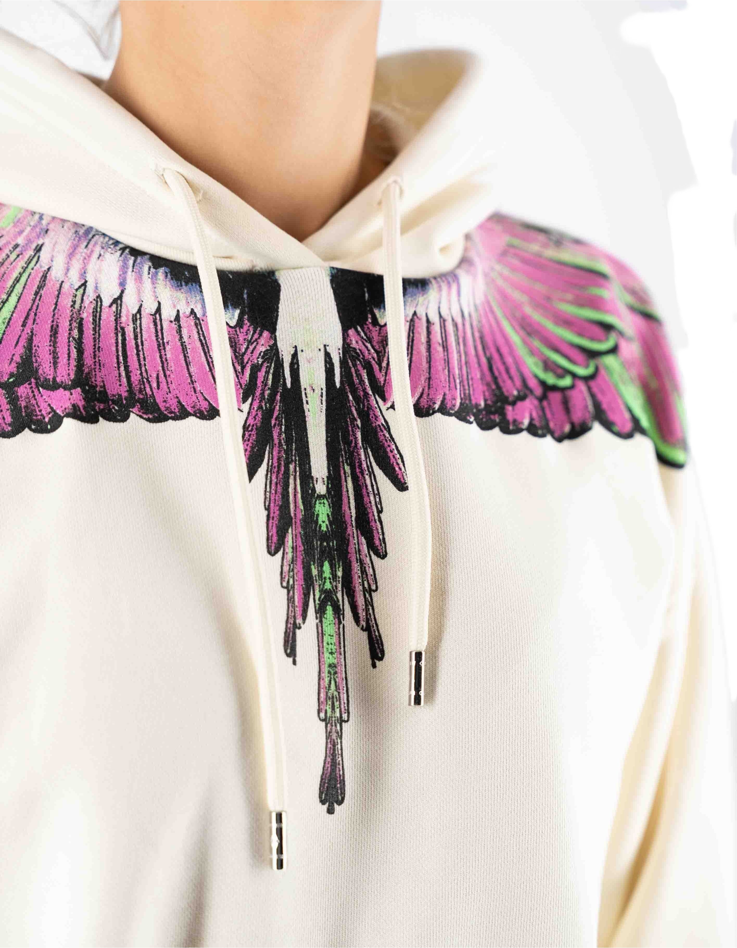 Marcelo Burlon - County Of Milan Felpa Con Cappuccio Latte-pink Wings – vista principale – Master SKU MBU_25ICM30000_LATTE-PINK_WINGS