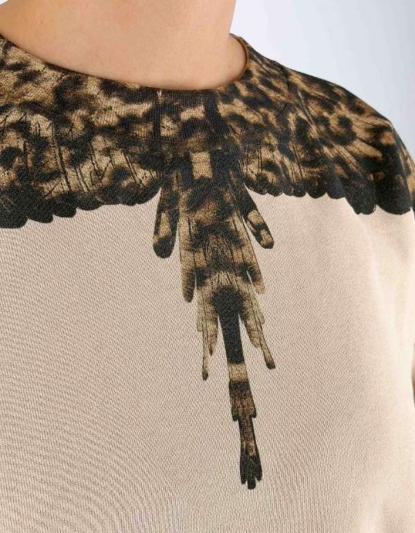 Marcelo Burlon - County Of Milan Felpa Donna Wings Leo In Cotone, Beige – dettaglio prodotto 2 – Master SKU MBU_26ECM30169_BEIGE