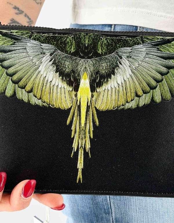 Marcelo Burlon - County Of Milan Mini Pochette Yellow Wings – dettaglio prodotto 2 – Master SKU MBU_COMAS260344UNICA0898_UNICABLACK_YELLOW_WINGS