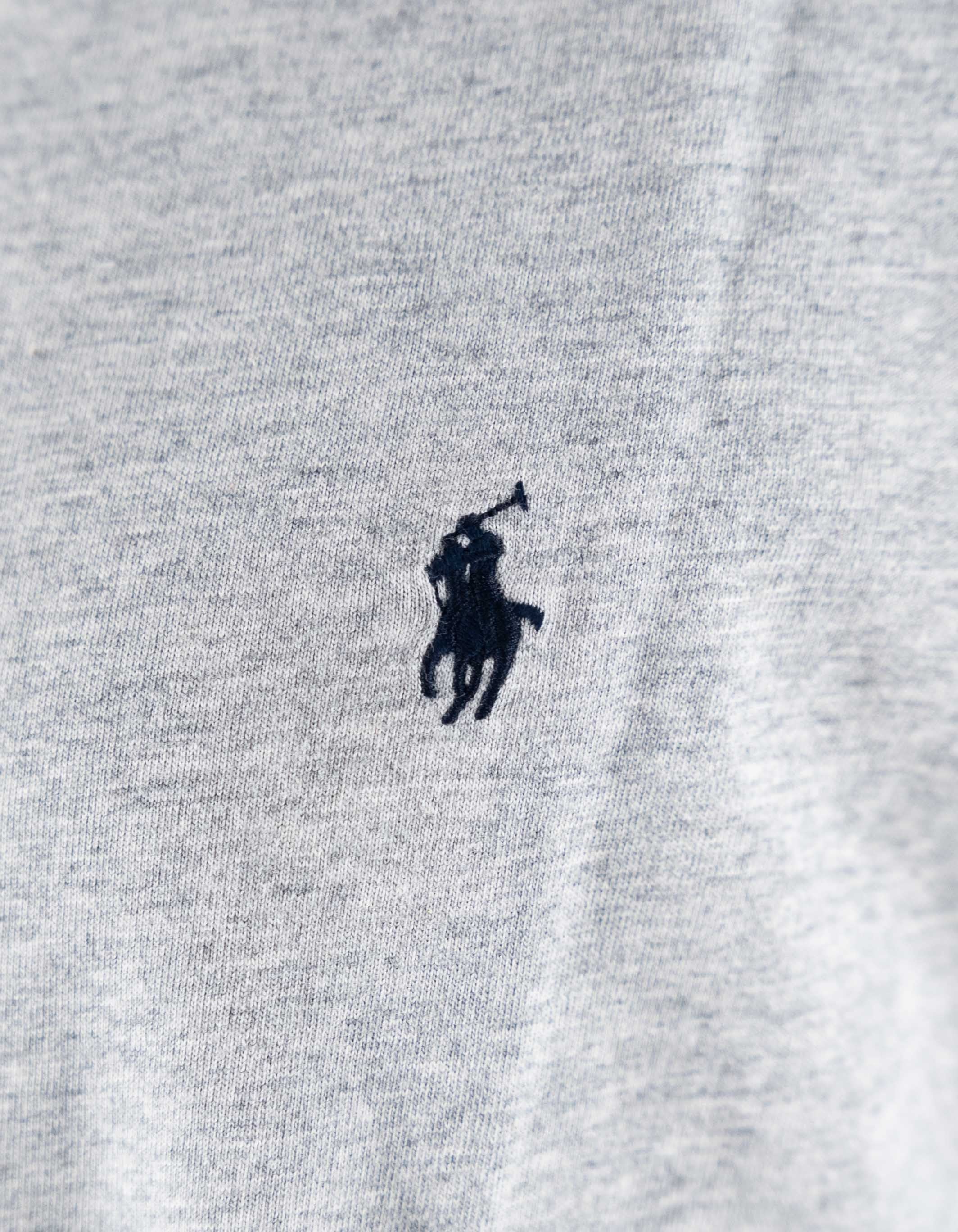 Polo Ralph Lauren T-shirt Uomo Ralph Lauren Grigia Manica Corta con Logo Ricamato Blu – dettaglio prodotto 2 – Master SKU RLU_714844756003_GREY