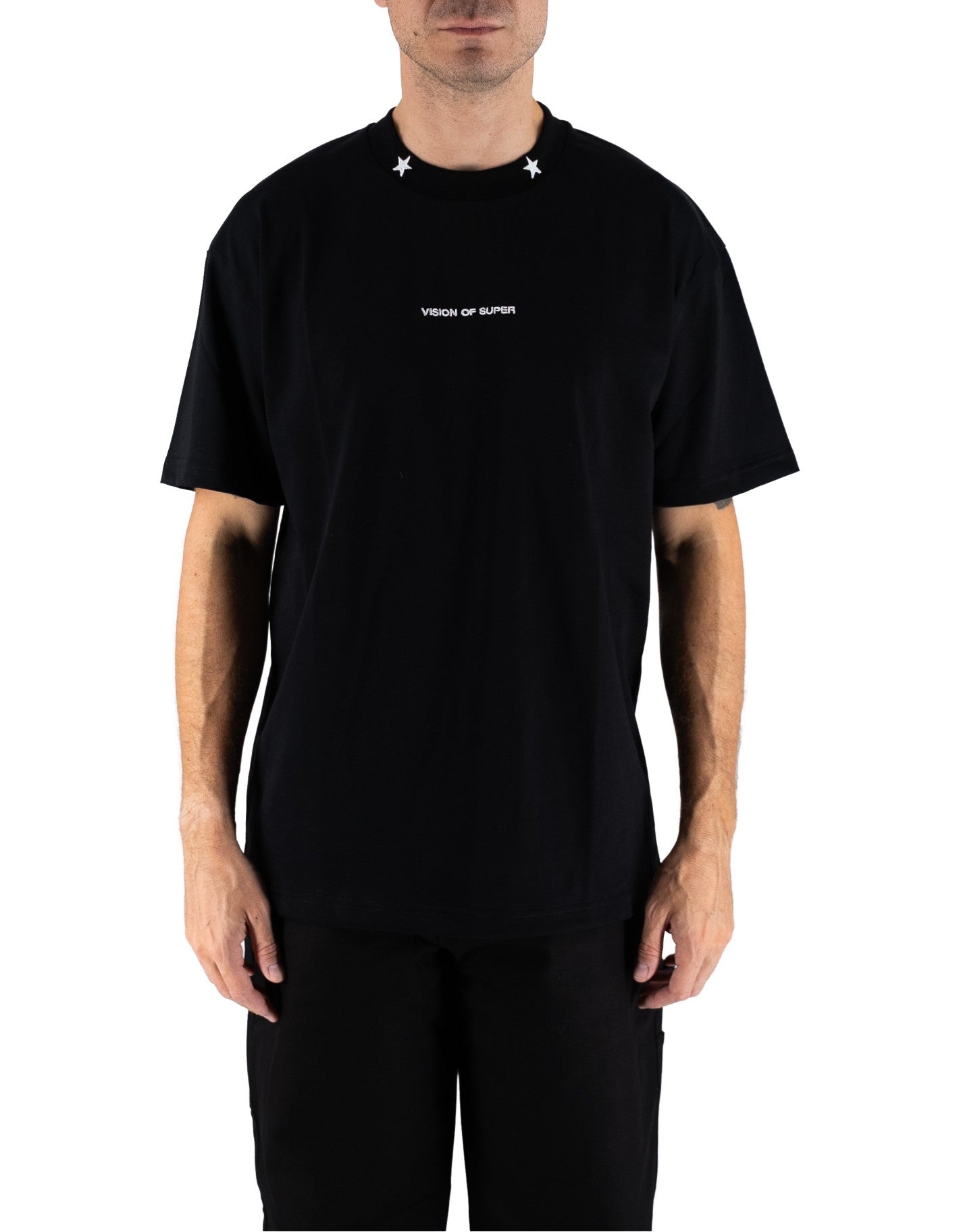Vision Of Super Black Tee With Embroidered Stars On The Neck And Patch On Back Nero – dettaglio prodotto 2 – Master SKU VOS_VS008TE-01_NERO